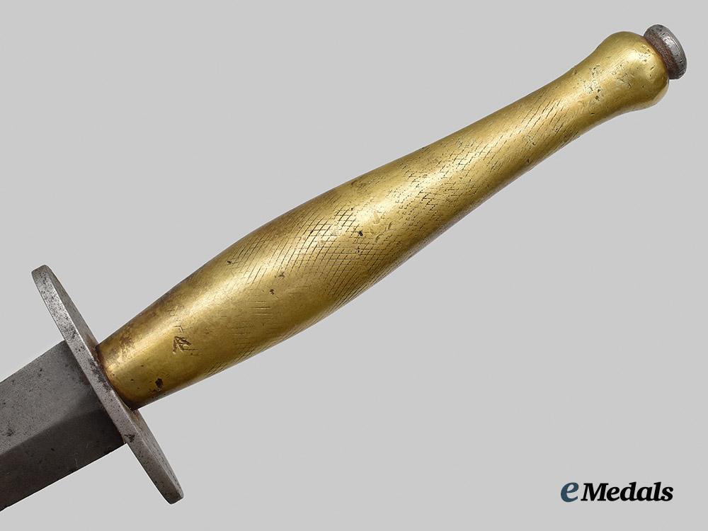 united_kingdom._a_well_worn_wilkinson_second_pattern_fairbairn_sykes_knife___m_n_c7011