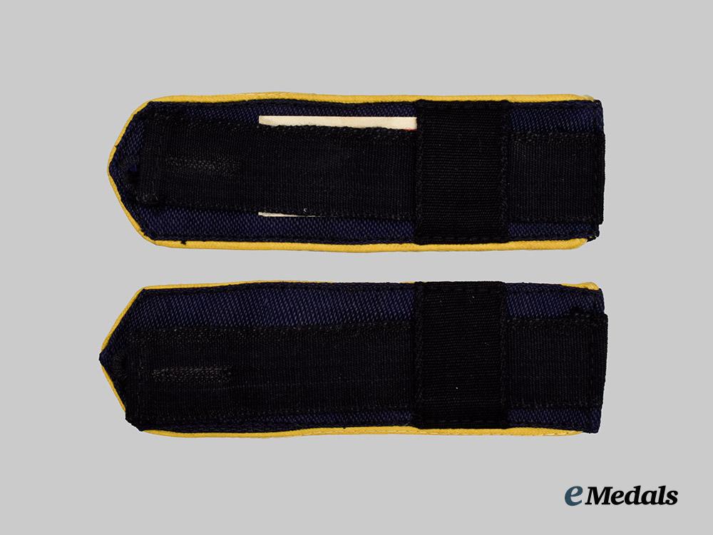 germany,_h_j._a_set_of_marine-_h_j_bann564_shoulder_straps___m_n_c7013
