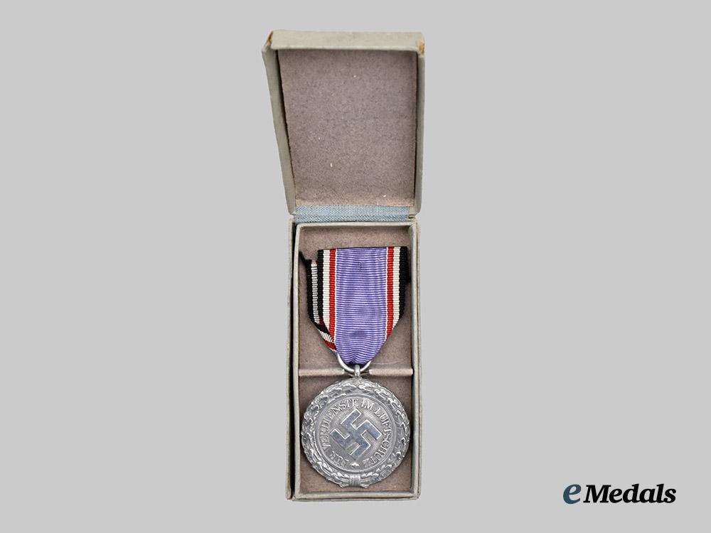 germany,_third_reich._an_air_defence_honour_decoration,_i_i_class_medal,_with_case___m_n_c7166