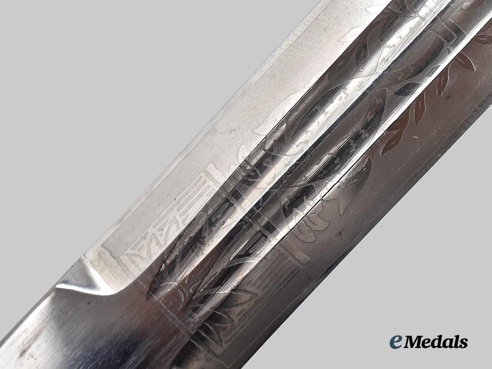 germany,_kriegsmarine._an_officer’s_dress_dagger,_by_carl_eickhorn___m_n_c7176