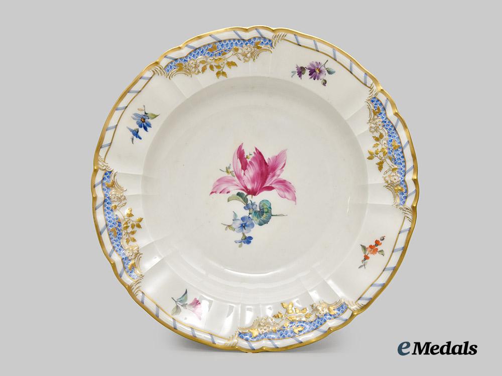 Germany, Imperial. A Porcelain Dish from a Dinner Service of Kaiser Wi – eMedals