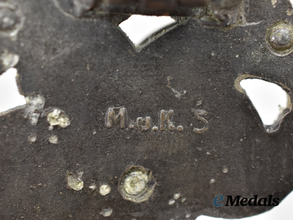 germany,_luftwaffe._a_ground_assault_badge,_by_arbeitsgemeinschaft_metall_und_kunststoff___m_n_c7205