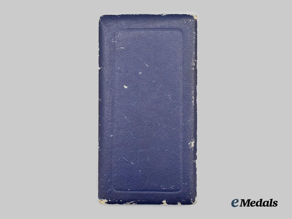 germany,_imperial._a1914_iron_cross_i_i_class,_with_rare_case_for_austrian-_style_ribbon___m_n_c7259