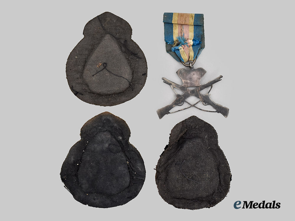 united_kingdom._three_q_e_i_i_trinidad_and_tobago_naval_officers'_cap_badges_and_an_infantry_badge___m_n_c7371
