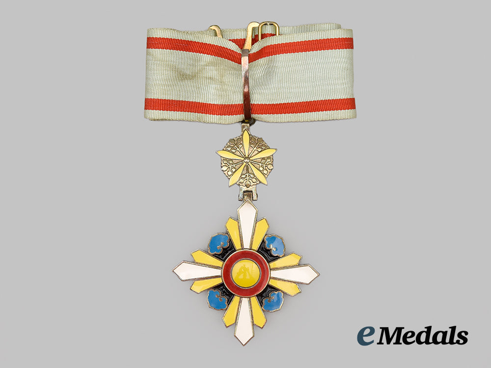japan,_manchukuo._an_order_of_the_auspicious_clouds,_i_i_class_set_in_case___m_n_c7378