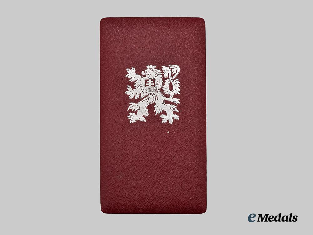 czechoslovakia,_republic._an_order_of_the_white_lion,_v_class_in_case,_by_karnet&_kysely___m_n_c7404