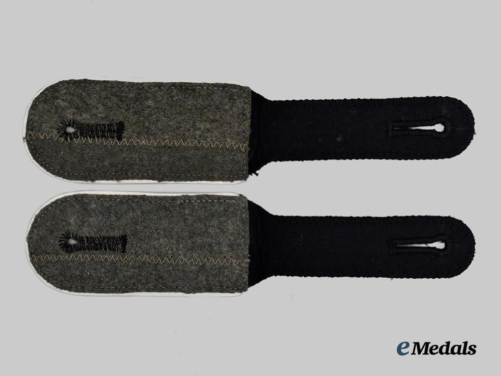 germany,_s_s._a_set_of_mint_waffen-_s_s_infantry_enlisted_personnel_shoulder_straps___m_n_c7448