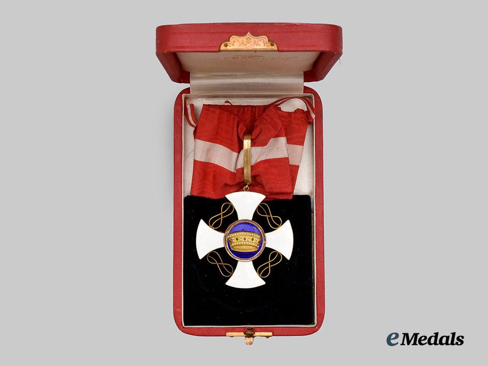 italy,_kingdom._an_order_of_the_crown_of_italy,_commander,_in_gold,_by_cravanzola___m_n_c7503