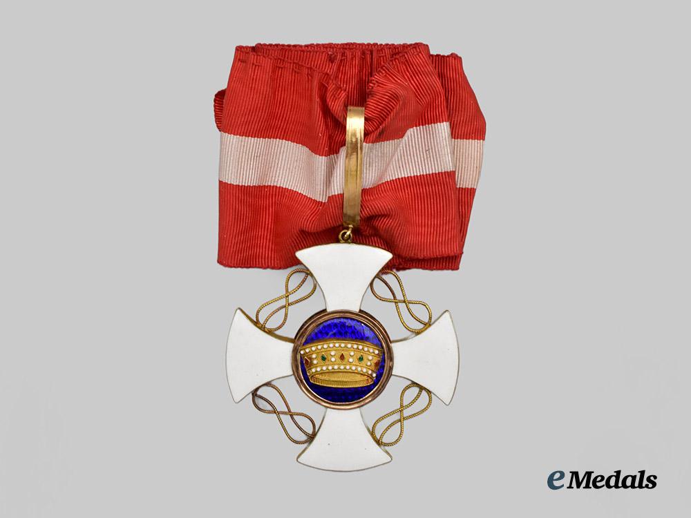 italy,_kingdom._an_order_of_the_crown_of_italy,_commander,_in_gold,_by_cravanzola___m_n_c7507