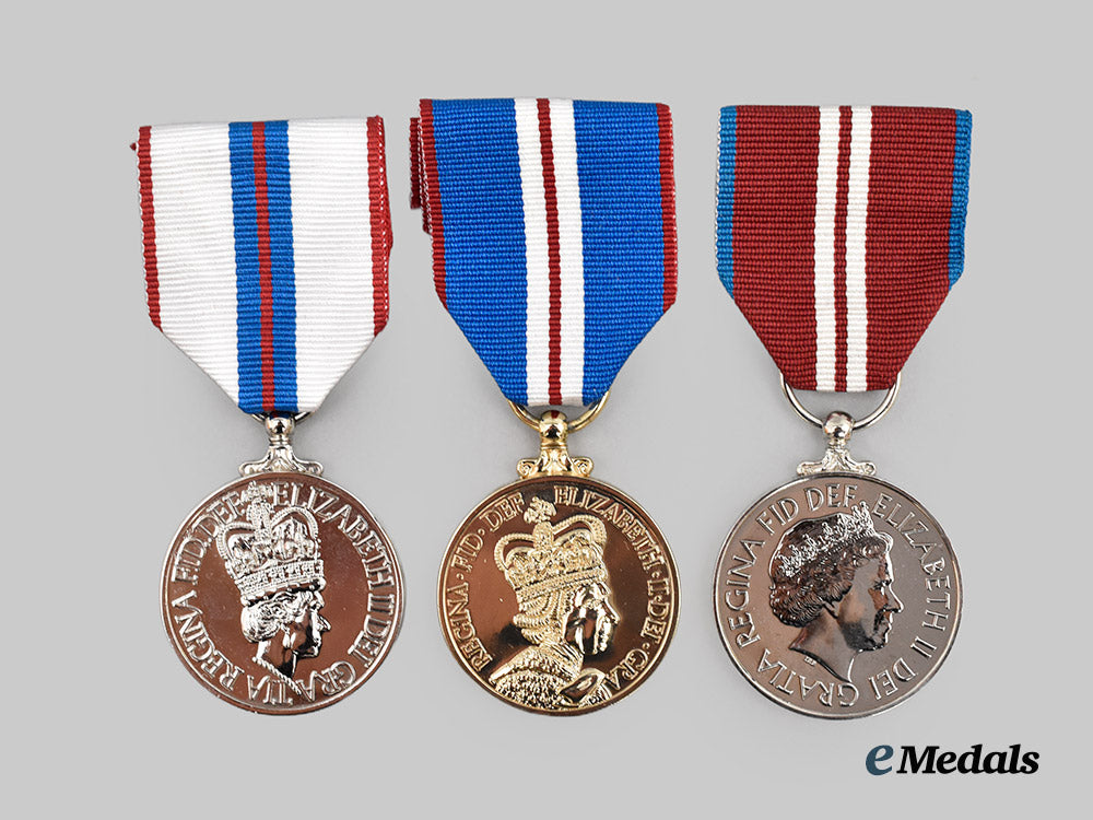 united_kingdom._a_set_of_three_queen_elizabeth_jubilee_medals.___m_n_c7613