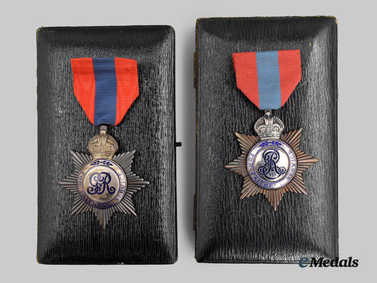 united_kingdom._a_pair_of_imperial_service_medals,_in_case.___m_n_c7624