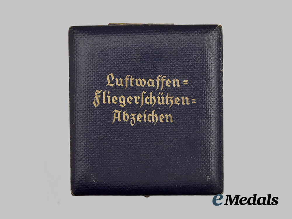 germany,_luftwaffe._a_radio_operator_and_air_gunner_badge,_with_case,_by_f._w._assmann&_söhne___m_n_c7753