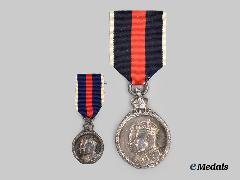 united_kingdom._a1902_king_edward_v_i_i_coronation_medal_with_miniature___m_n_c7780