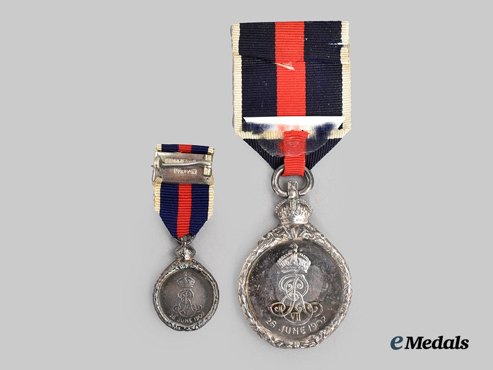 united_kingdom._a1902_king_edward_v_i_i_coronation_medal_with_miniature___m_n_c7782