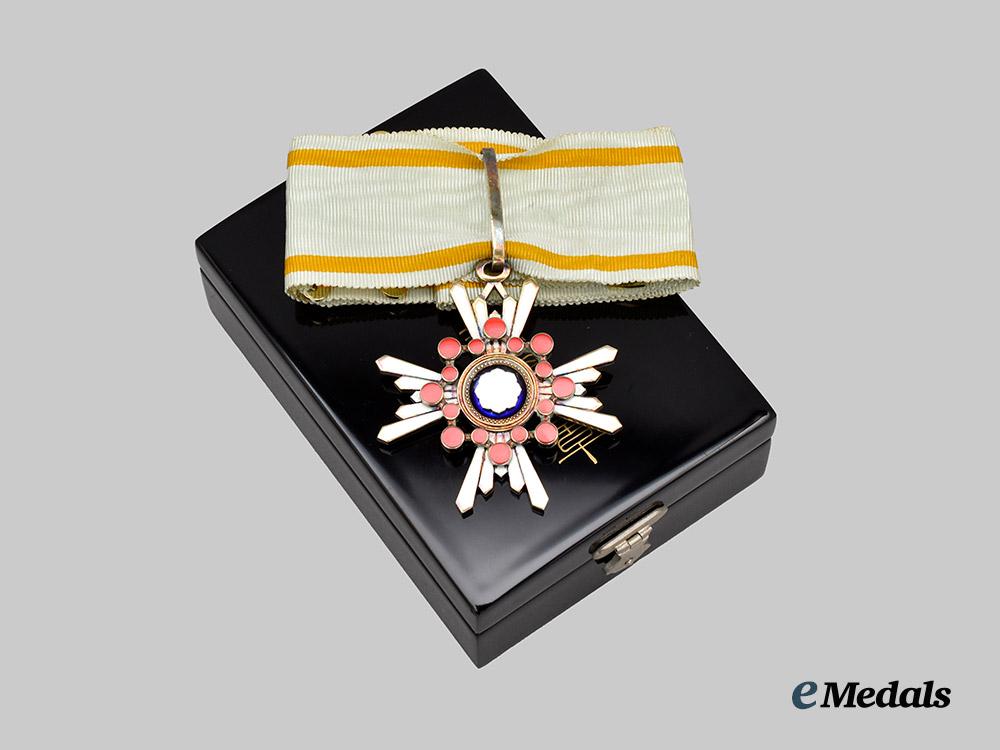 japan,_imperial._an_order_of_the_sacred_treasure,_i_i_i_class_with_case___m_n_c7783
