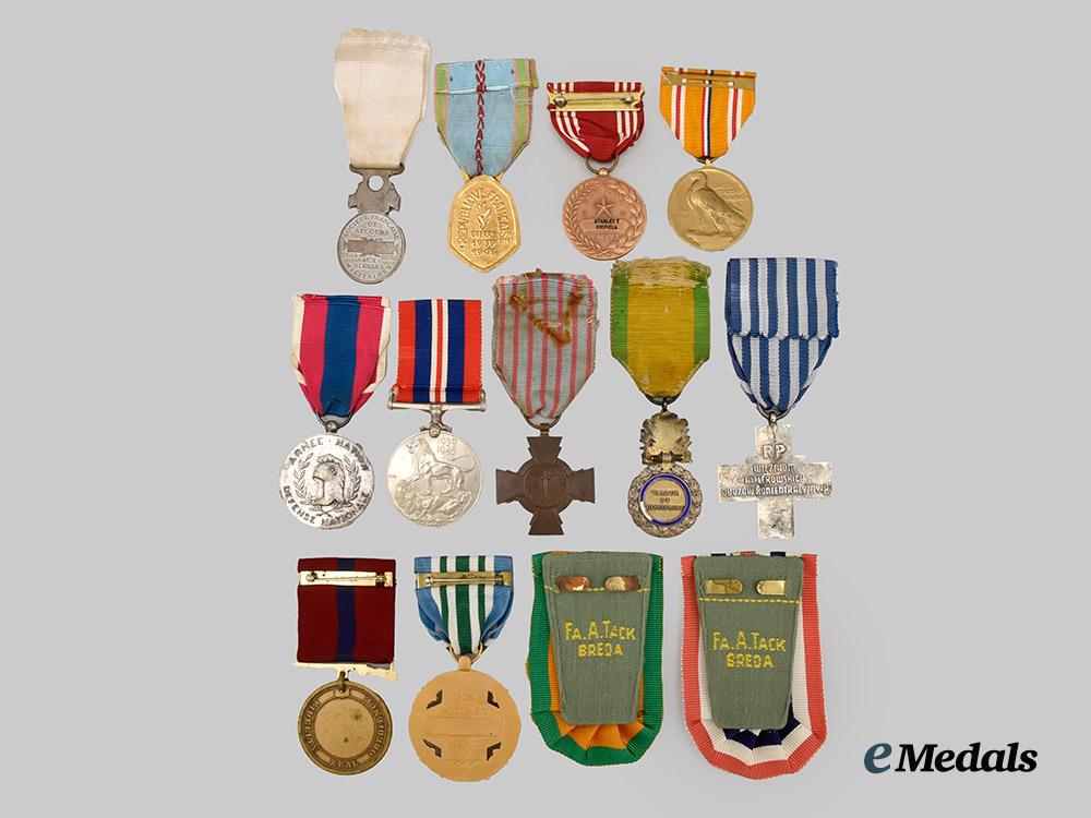 international._a_lot_of_international_decorations___m_n_c7805