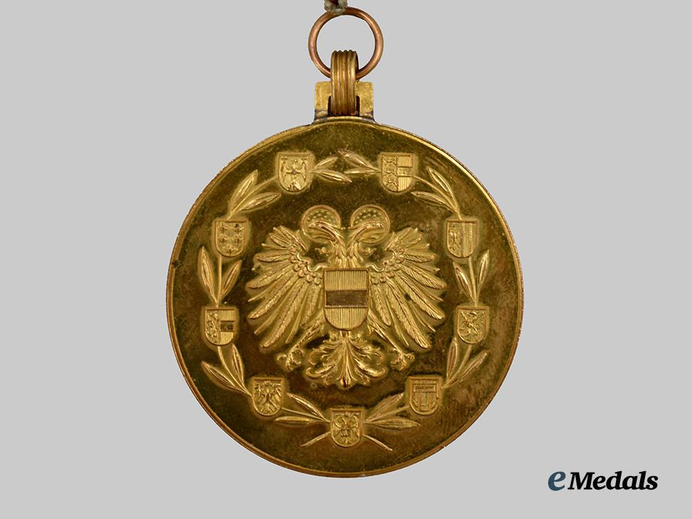 austria,_republic._a_decoration_of_honour_for_services_to_the_republic,_gold_medal___m_n_c7817