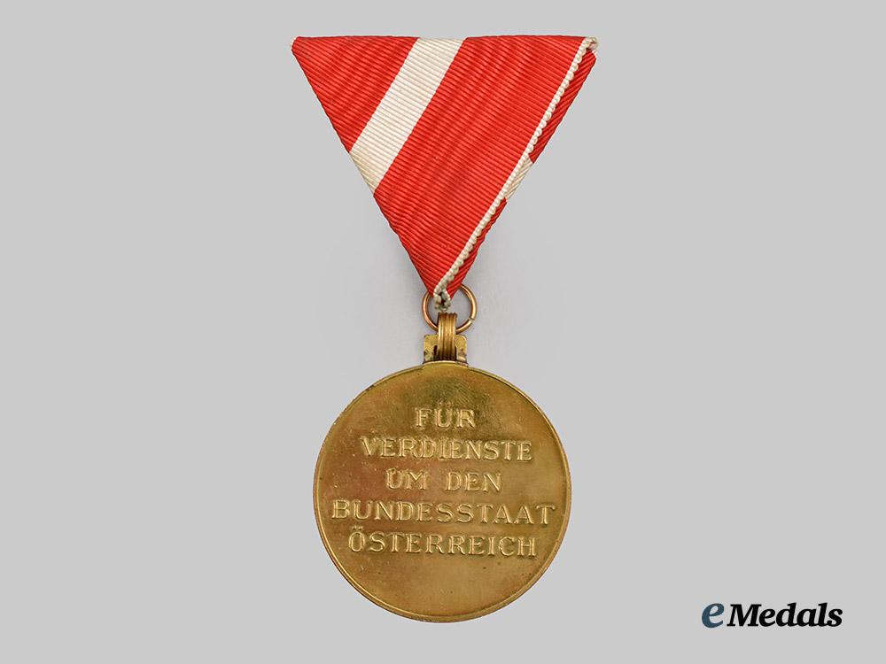 austria,_republic._a_decoration_of_honour_for_services_to_the_republic,_gold_medal___m_n_c7818