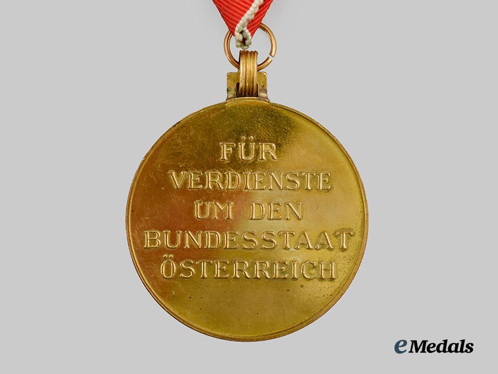 austria,_republic._a_decoration_of_honour_for_services_to_the_republic,_gold_medal___m_n_c7819