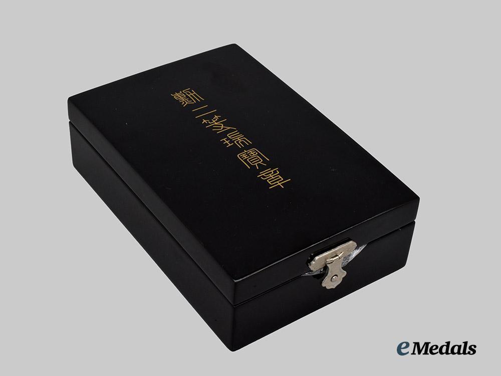 japan,_imperial._an_order_of_the_sacred_treasure,_i_i_class_star_in_case___m_n_c7871