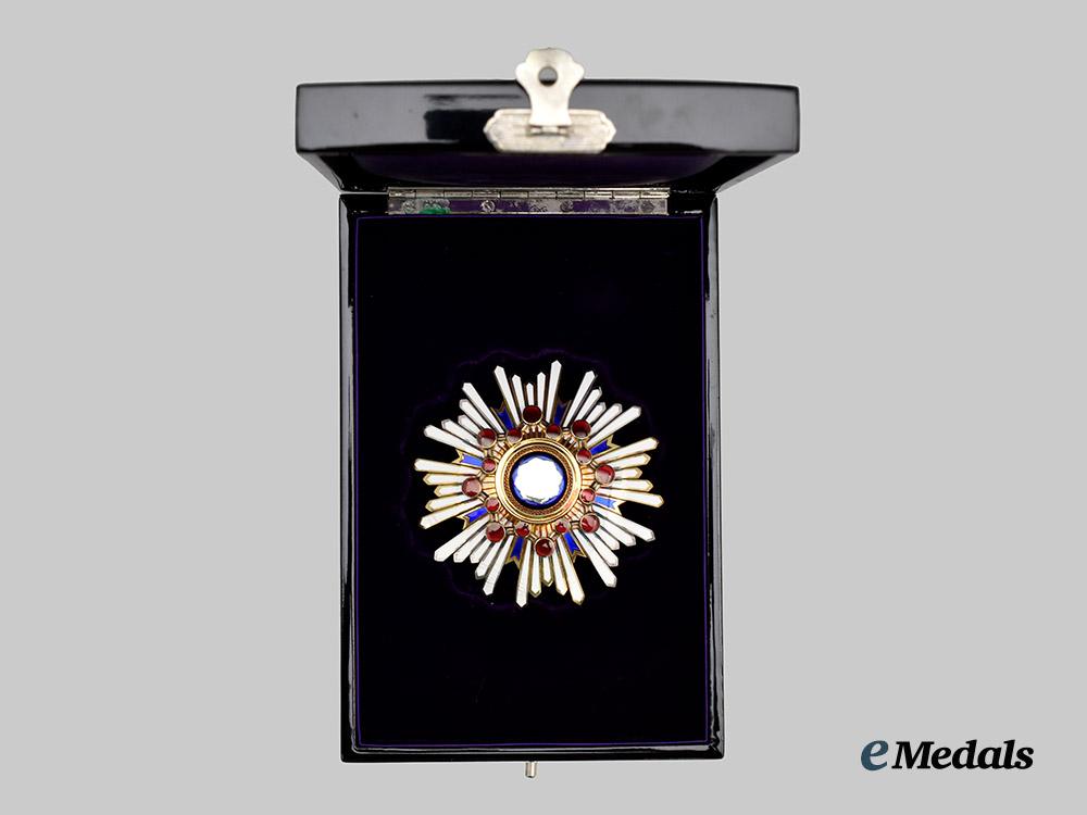 japan,_imperial._an_order_of_the_sacred_treasure,_i_i_class_star_in_case___m_n_c7872
