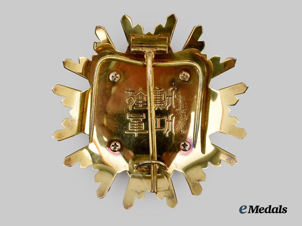 japan,_imperial._an_order_of_the_sacred_treasure,_i_i_class_star_in_case___m_n_c7877