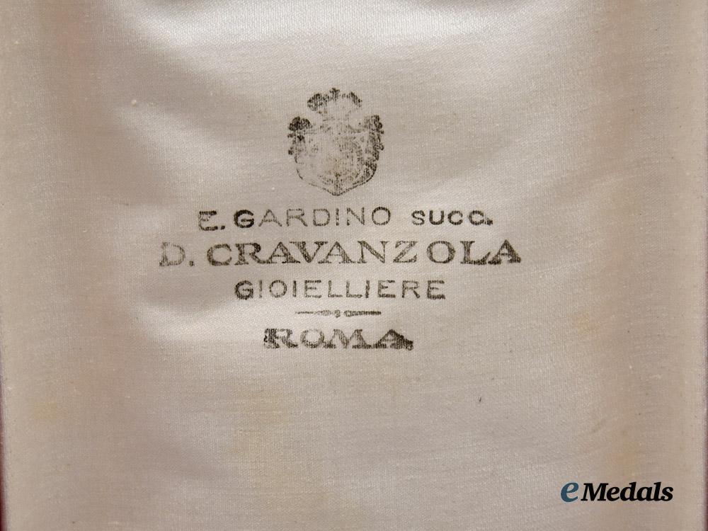 italy,_kingdom._a_cased_order_of_the_crown_of_italy_in_gold,_grand_officer,_complete_set._c.1920___m_n_c7975