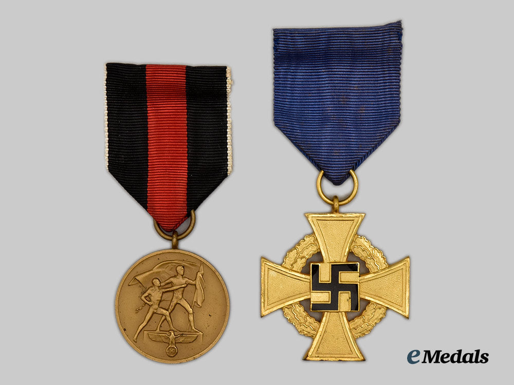 germany,_third_reich._a_pair_of_cased_service_medals___m_n_c7981