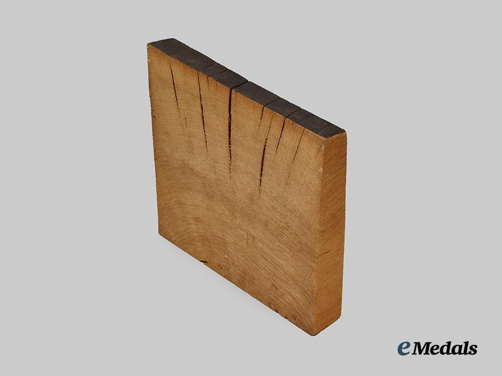 united_kingdom._a_section_of_oak_section_from_h._m._s._victory___m_n_c8010