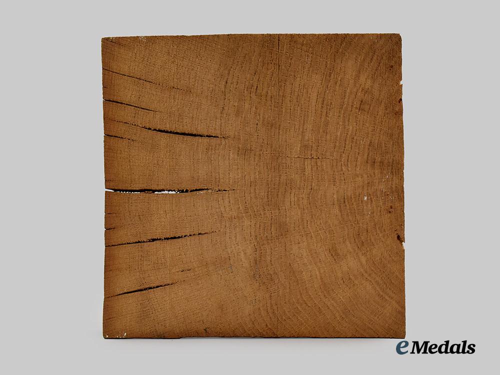 united_kingdom._a_section_of_oak_section_from_h._m._s._victory___m_n_c8012