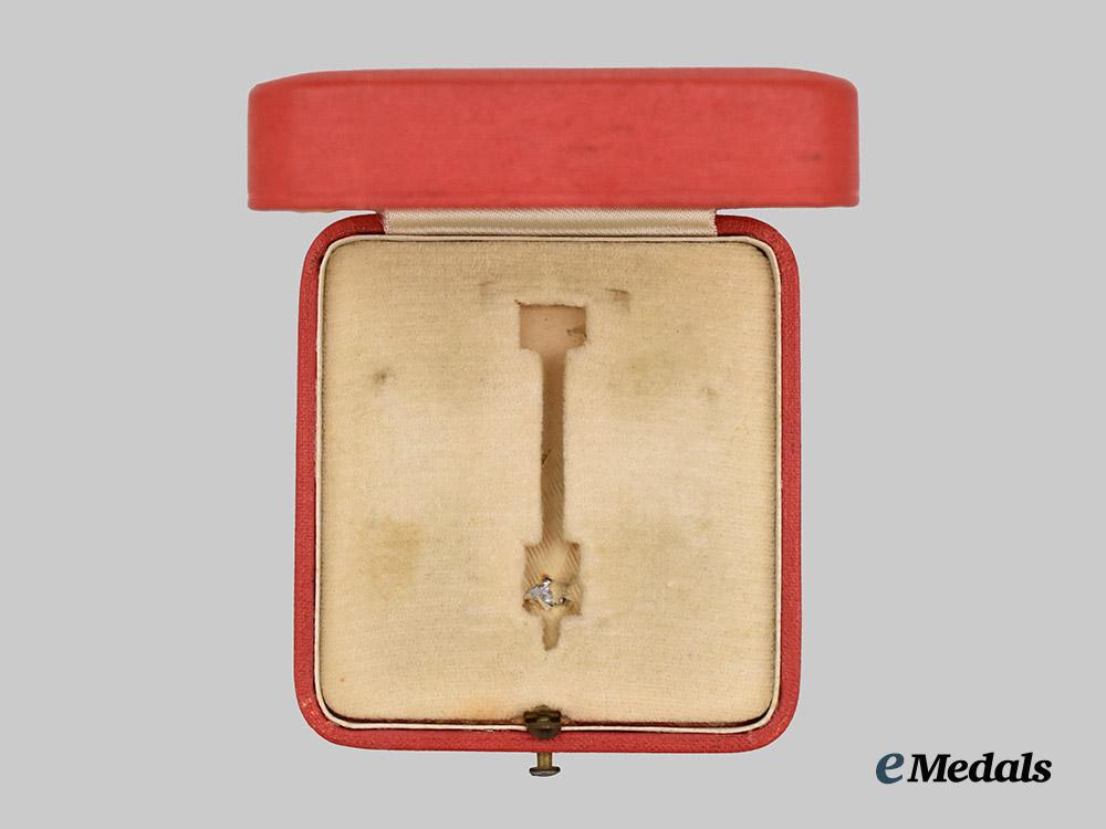 hungary,_kingdom._an_order_of_the_red_cross,_merit_cross_case___m_n_c8045