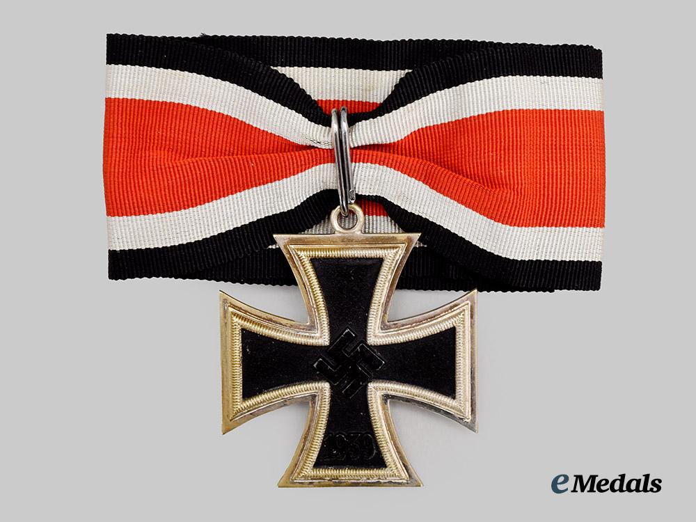 germany,_federal_republic._a_knight’s_cross_of_the_iron_cross,_exhibition_example_with_case,_by_rudolf_souval___m_n_c8067