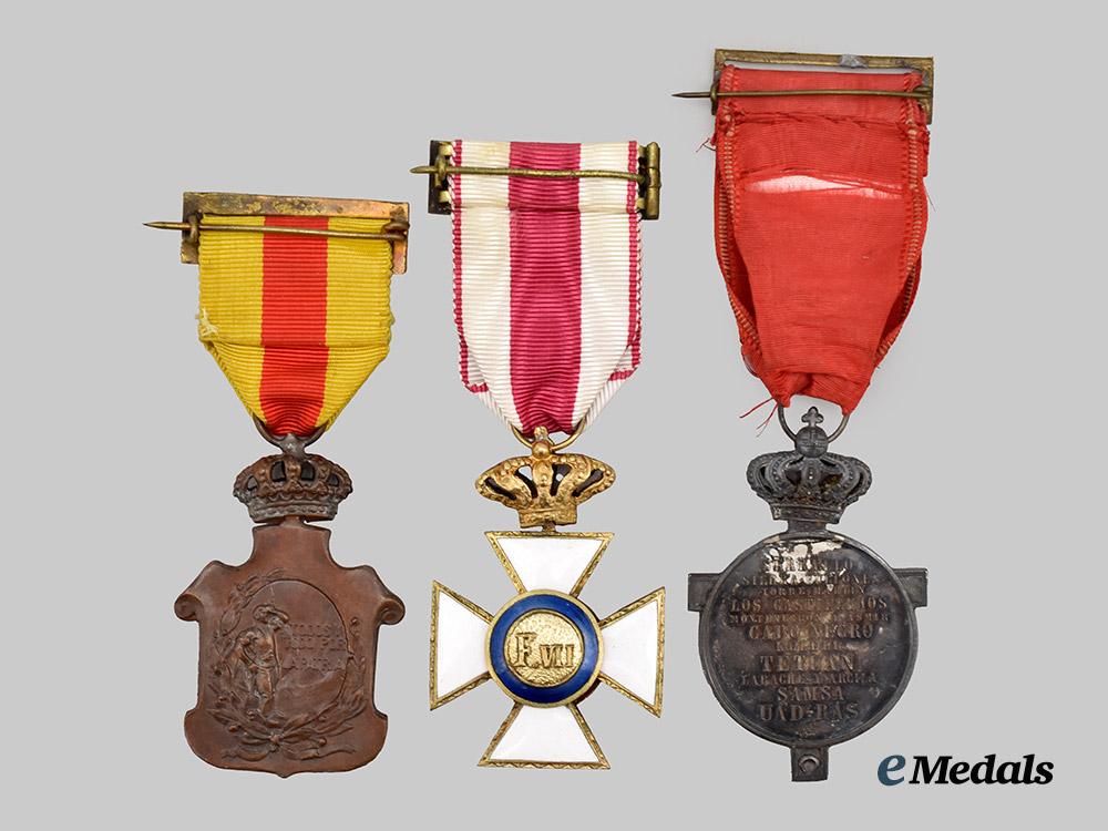 spain,_kingdom._a_lot_of_three_spanish_decorations___m_n_c8069