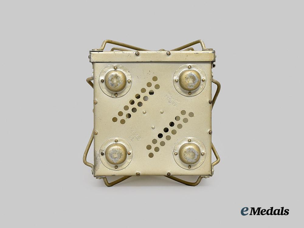 germany,_luftwaffe._a_field"_bunker"_lantern___m_n_c8132