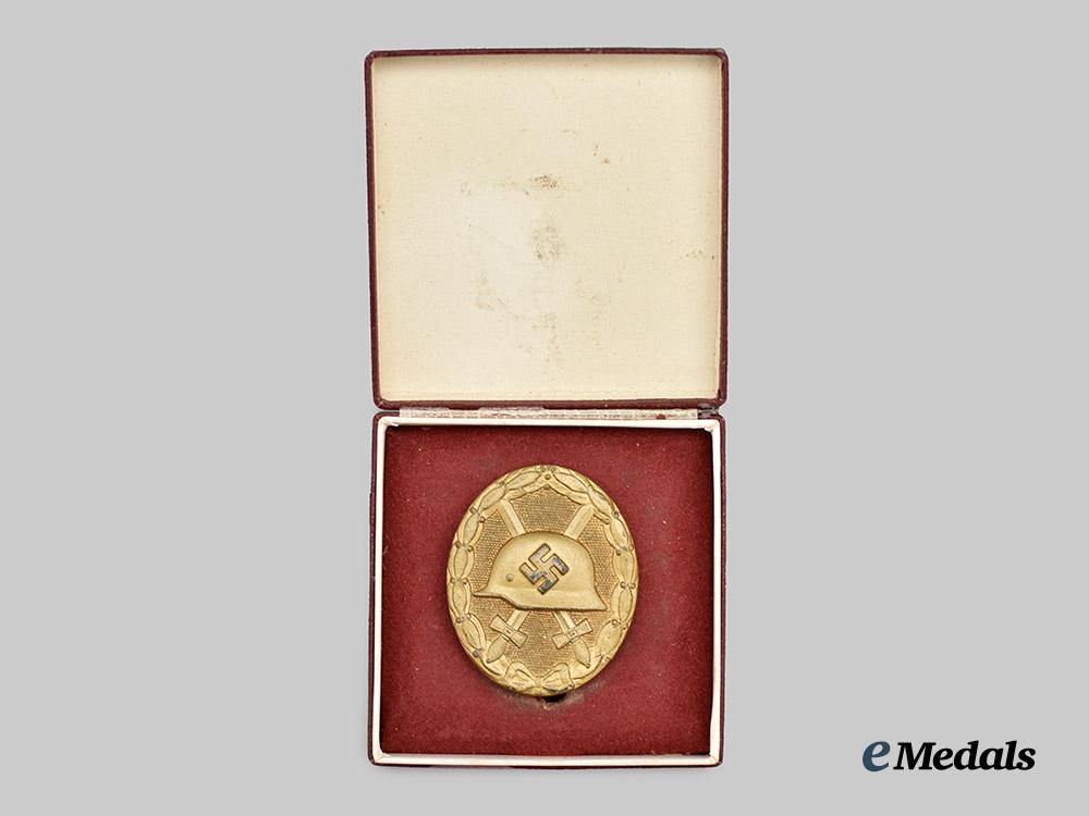 germany,_wehrmacht._a_gold_grade_wound_badge,_with_period_case,_by_the_vienna_mint___m_n_c8172