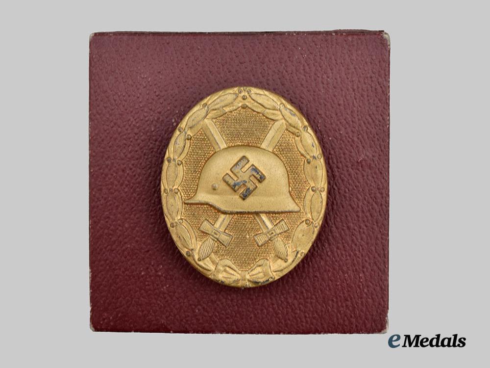 germany,_wehrmacht._a_gold_grade_wound_badge,_with_period_case,_by_the_vienna_mint___m_n_c8173