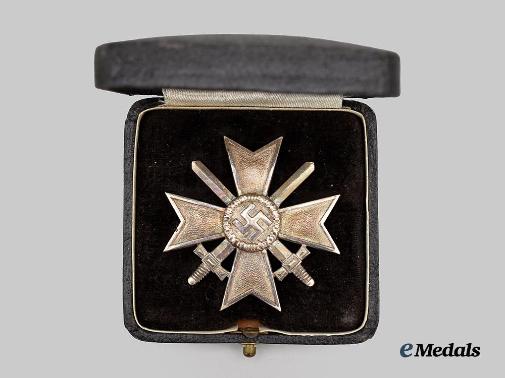 germany,_wehrmacht._a_war_merit_cross_i_class_with_swords_and_case,_by_deschler&_sohn___m_n_c8230