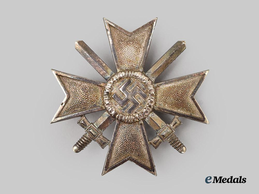 germany,_wehrmacht._a_war_merit_cross_i_class_with_swords_and_case,_by_deschler&_sohn___m_n_c8232