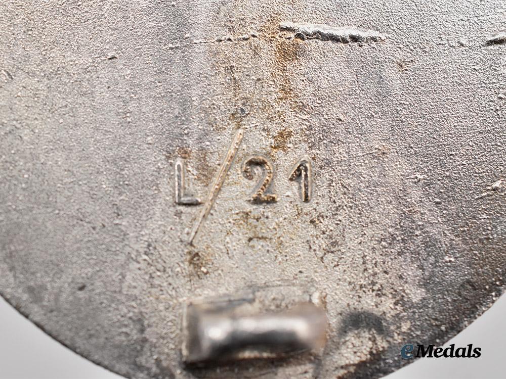 germany,_third_reich._a_silver_grade_wound_badge,_late-_war_example,_by_förster&_barth___m_n_c8252