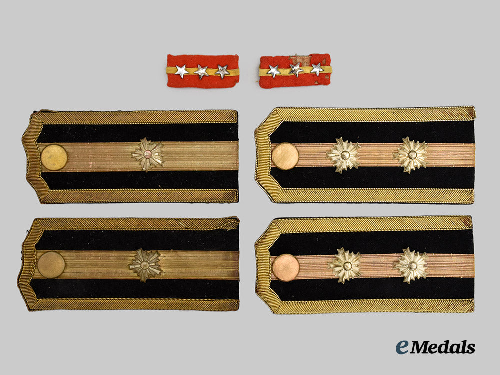 international._a_lot_of_shoulder_boards___m_n_c8342