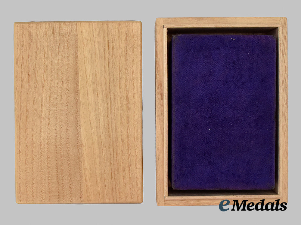 korea,_empire._an_order_of_the_taeguk,_i_i_i_class,_commander_in_case___m_n_c8362