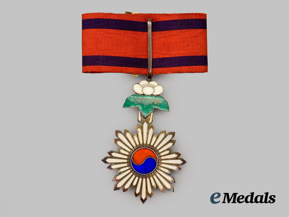 korea,_empire._an_order_of_the_taeguk,_i_i_i_class,_commander_in_case___m_n_c8366