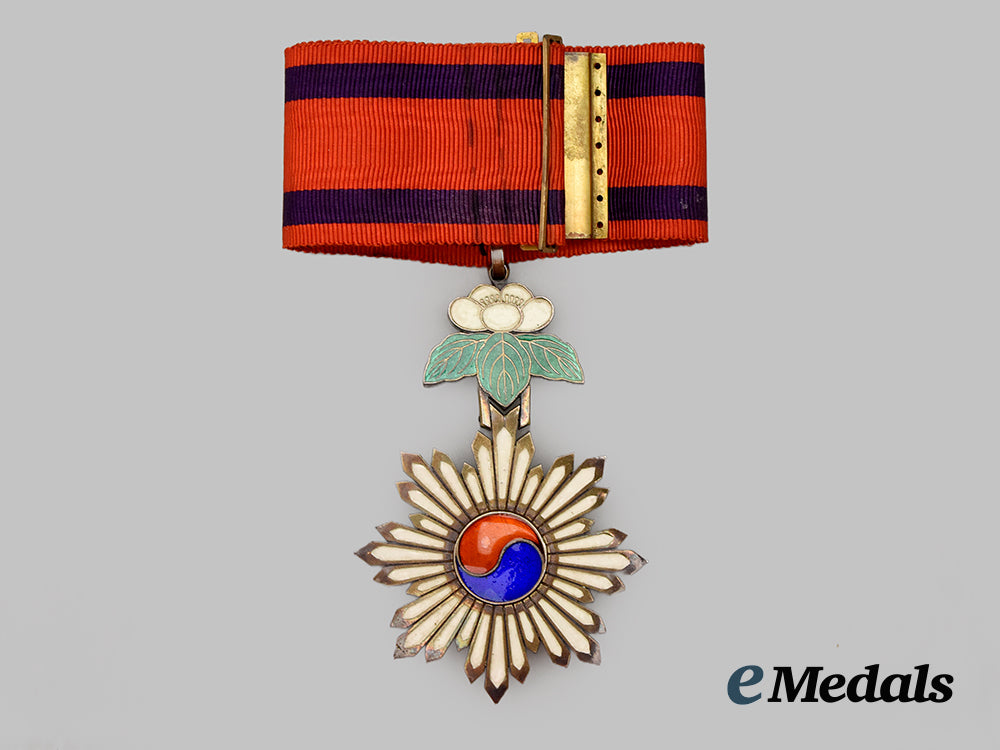 korea,_empire._an_order_of_the_taeguk,_i_i_i_class,_commander_in_case___m_n_c8368