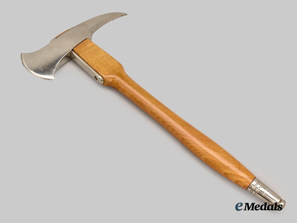 europe._a_fireman’s_hatchet_and_waistbelt___m_n_c8383