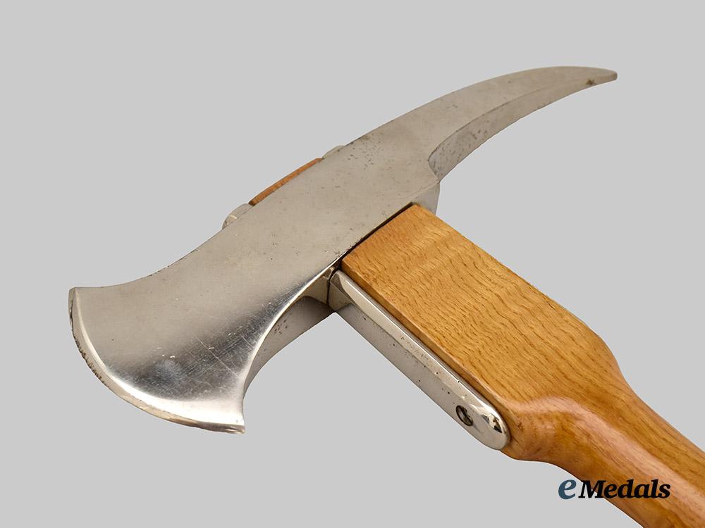 europe._a_fireman’s_hatchet_and_waistbelt___m_n_c8386