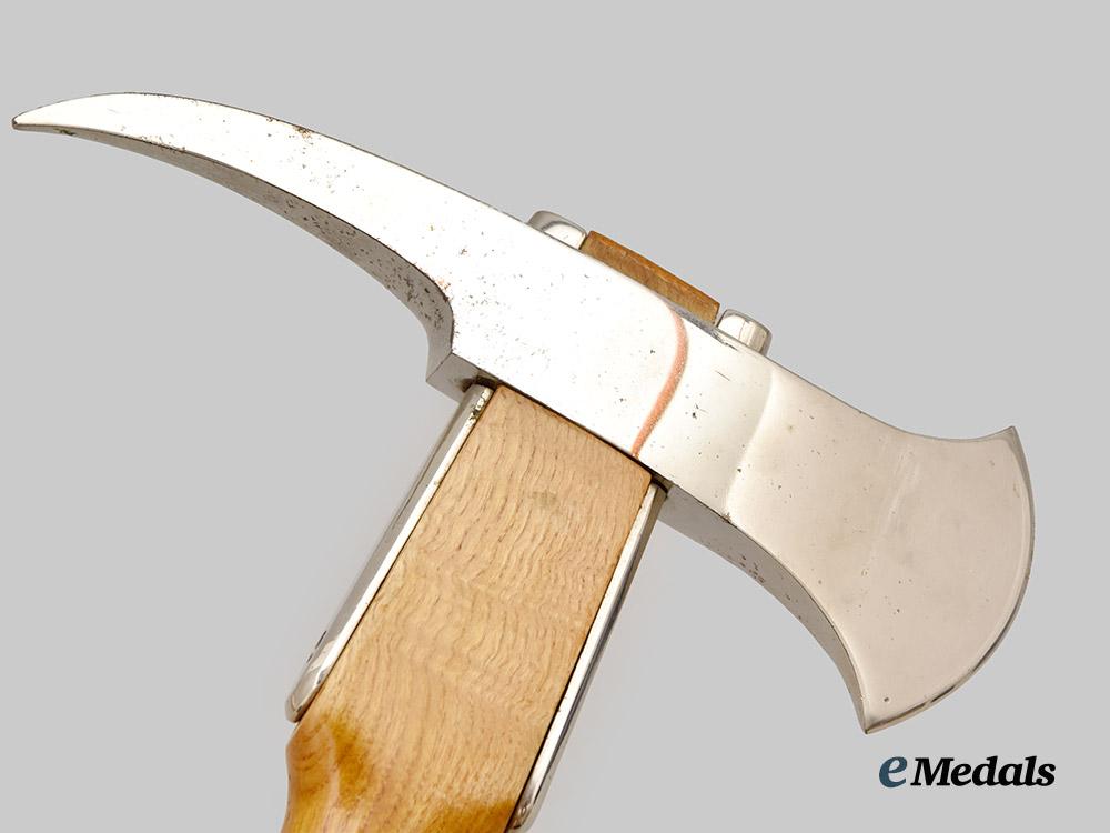 europe._a_fireman’s_hatchet_and_waistbelt___m_n_c8390
