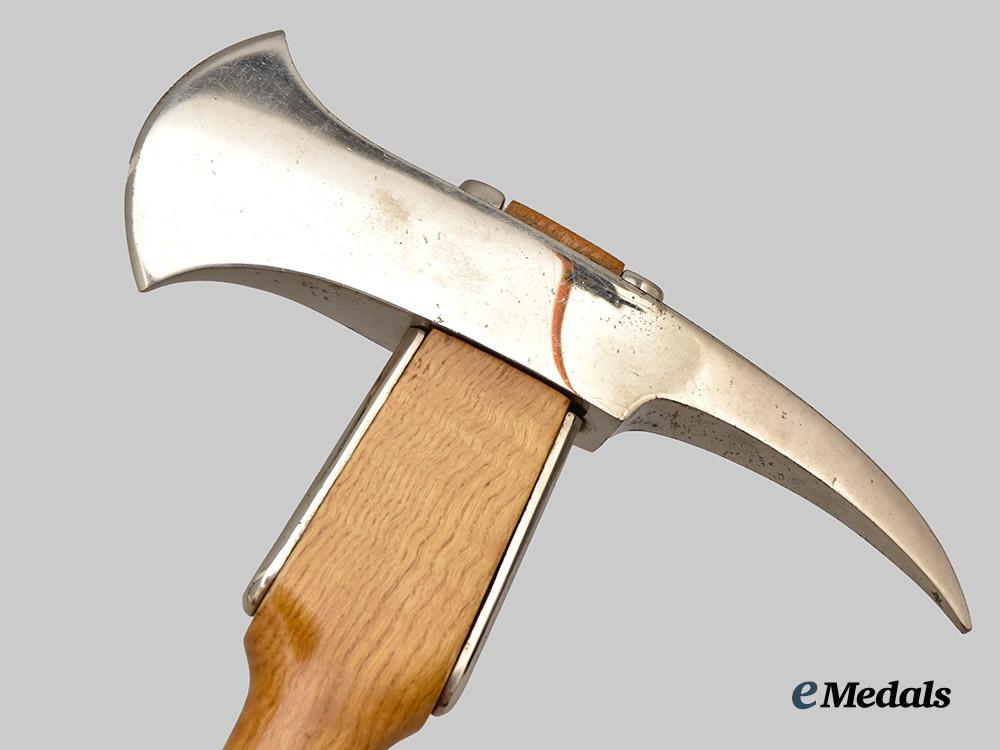 europe._a_fireman’s_hatchet_and_waistbelt___m_n_c8391