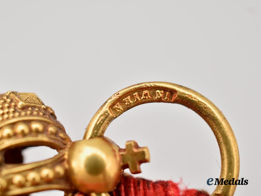 austria,_imperial._an_order_of_franz_joseph,_knight’s_cross_with_case_by_v._mayer’s_söhne,_to_the_von_kussevich_family___m_n_c8405