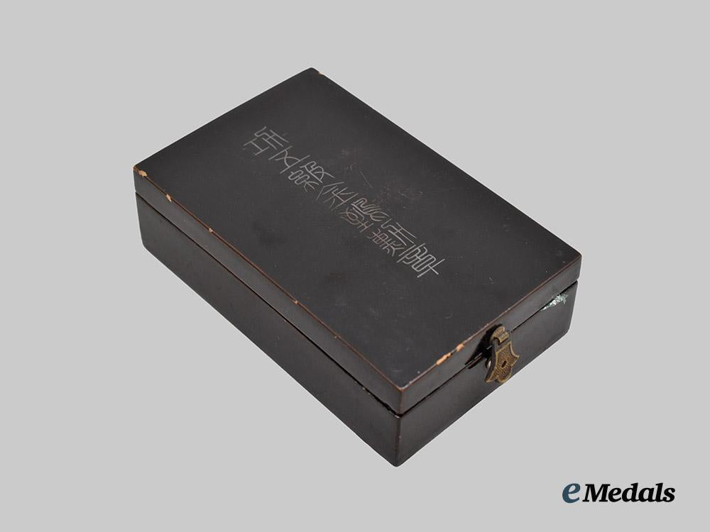 japan,_imperial._an_order_of_the_golden_kite,_v_class_in_case___m_n_c8482