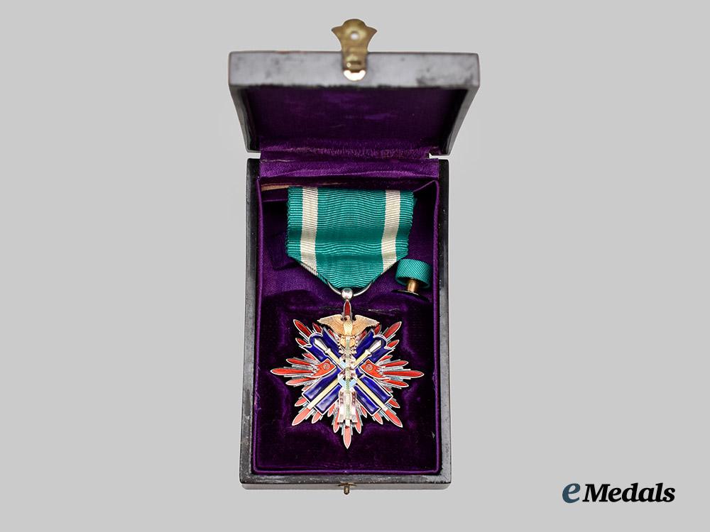 japan,_imperial._an_order_of_the_golden_kite,_v_class_in_case___m_n_c8483